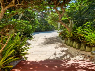 Lovely Cottage Captiva Around 300ft to the Beach